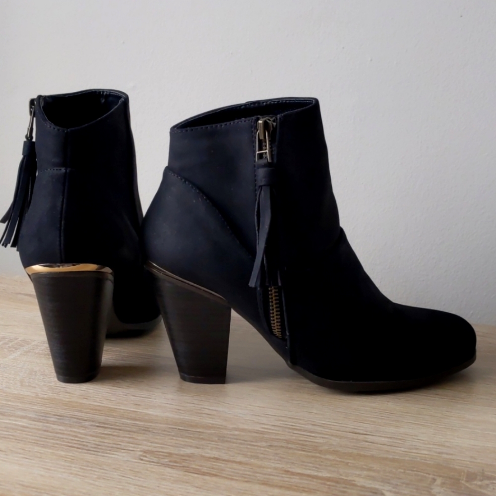 Charlotte Russe black heeled bootie